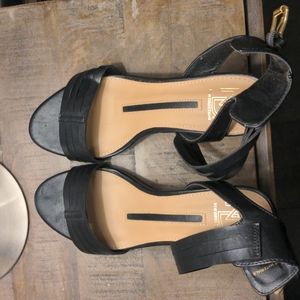 Barely worn New Directions chunky black heels 7.5